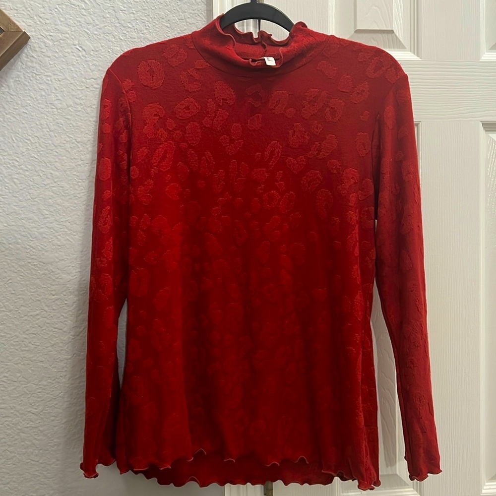 Hesed red soft long sleeve with red leopard print‎